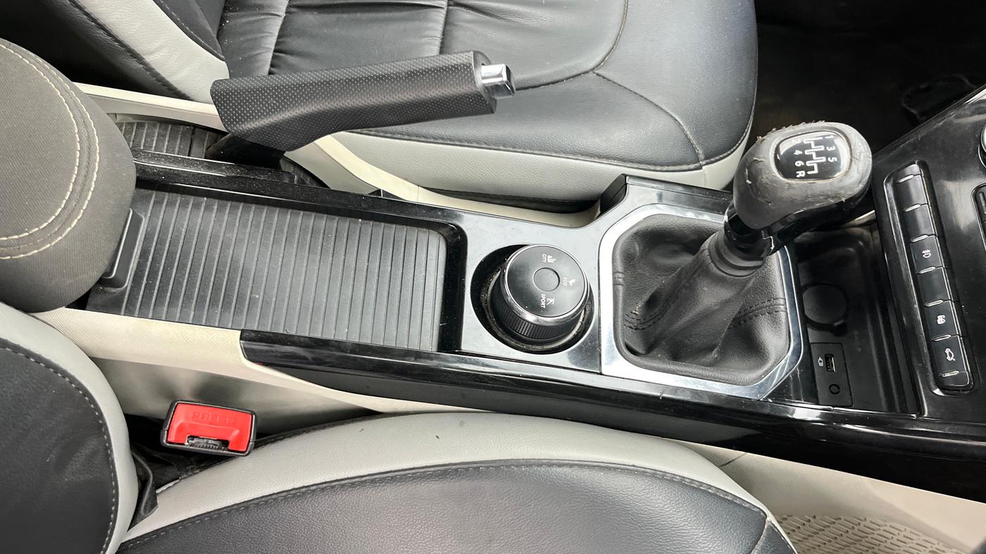 2020 Tata NEXON XZ PLUS PETROL, Petrol, Manual, 39,721 km, Gear Lever