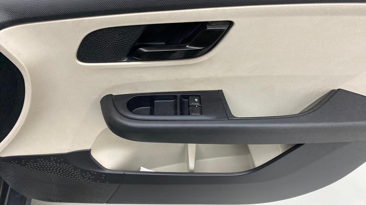2021 Tata ALTROZ XE+ 1.2 RTN, Petrol, Manual, 19,077 km, Driver Side Door Panels Control