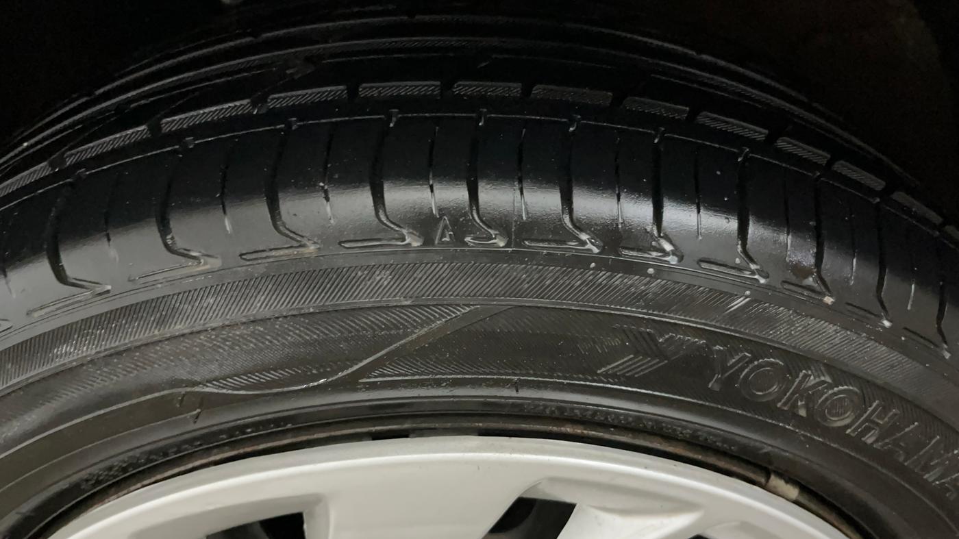 2018 Volkswagen Polo COMFORTLINE 1.0L MPI, Petrol, Manual, 88,802 km, Left Front Tyre Tread