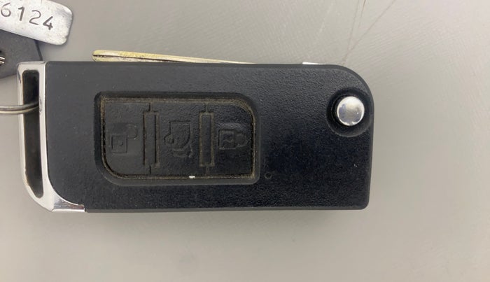 2014 Mahindra XUV500 W8, Diesel, Manual, 1,22,321 km, Key Close Up