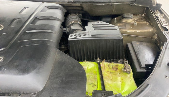 2014 Mahindra XUV500 W8, Diesel, Manual, 1,22,321 km, Engine View - Left