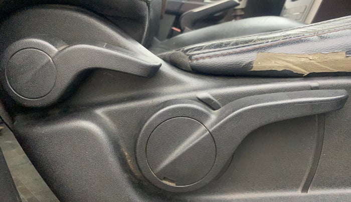 2014 Mahindra XUV500 W8, Diesel, Manual, 1,22,321 km, Driver Side Adjustment Panel