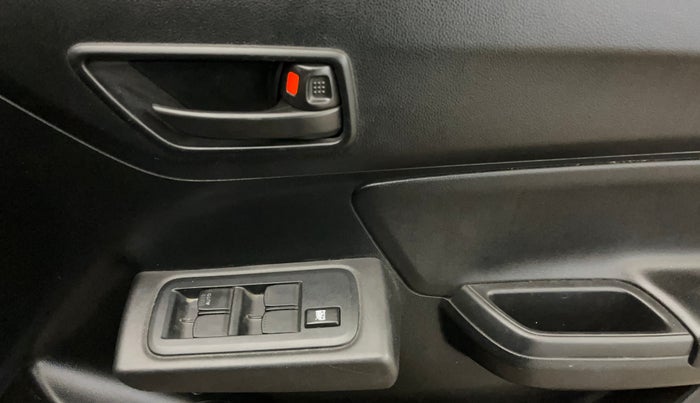 2021 Maruti Swift LXI, Petrol, Manual, 50,655 km, Driver Side Door Panels Control