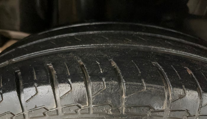 2021 Maruti Swift LXI, Petrol, Manual, 50,655 km, Right Rear Tyre Tread