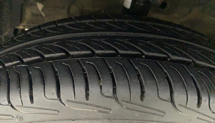2012 Maruti Swift VXI, Petrol, Manual, 34,633 km, Left Front Tyre Tread