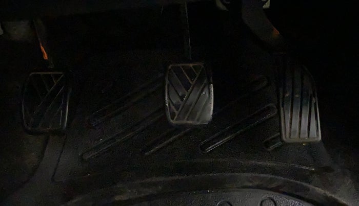 2012 Maruti Swift VXI, Petrol, Manual, 34,633 km, Pedals