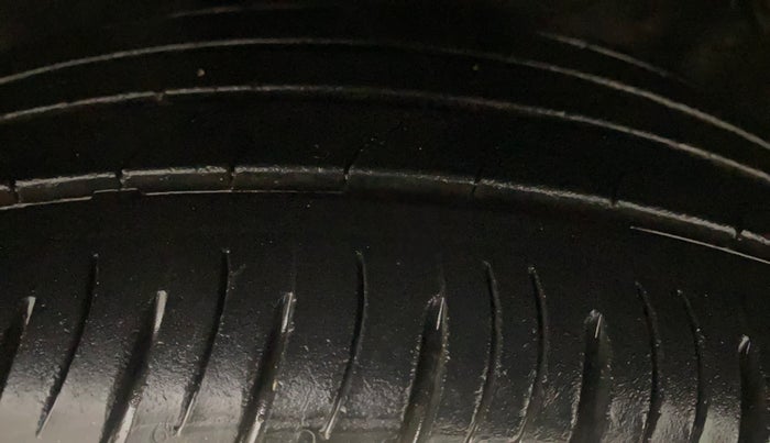 2022 KIA SONET HTX 1.5 AT, Diesel, Automatic, 29,856 km, Left Front Tyre Tread