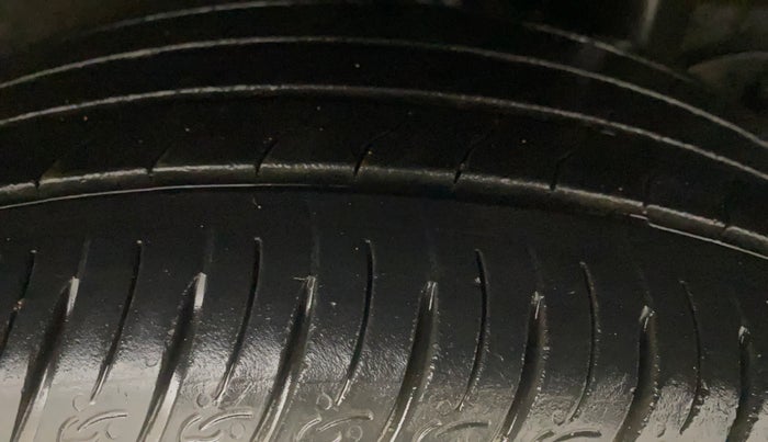 2022 KIA SONET HTX 1.5 AT, Diesel, Automatic, 29,856 km, Left Rear Tyre Tread