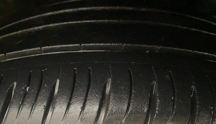2022 KIA SONET HTX 1.5 AT, Diesel, Automatic, 29,856 km, Right Front Tyre Tread