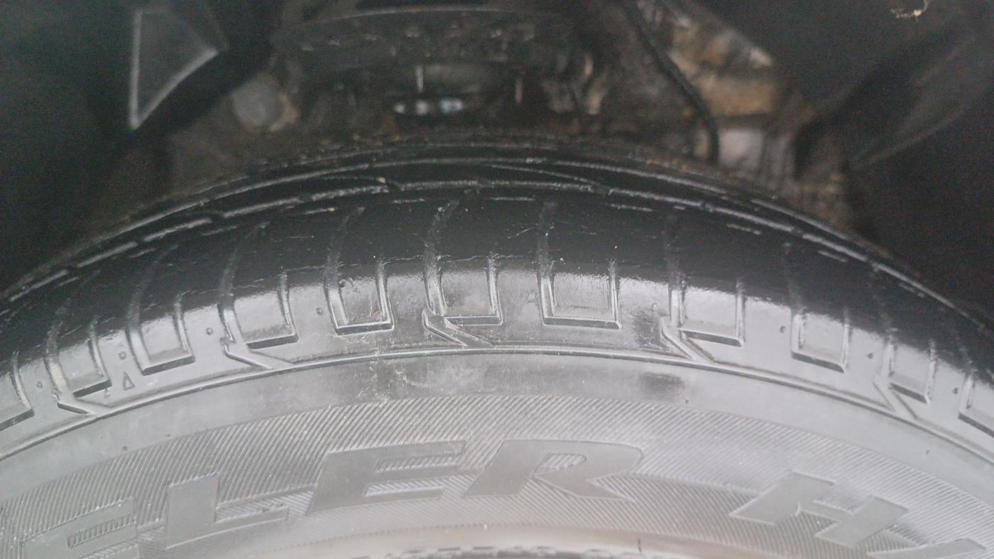 2021 Mahindra XUV300 W6 1.2 PETROL, Petrol, Manual, 51,283 km, Right Front Tyre Tread