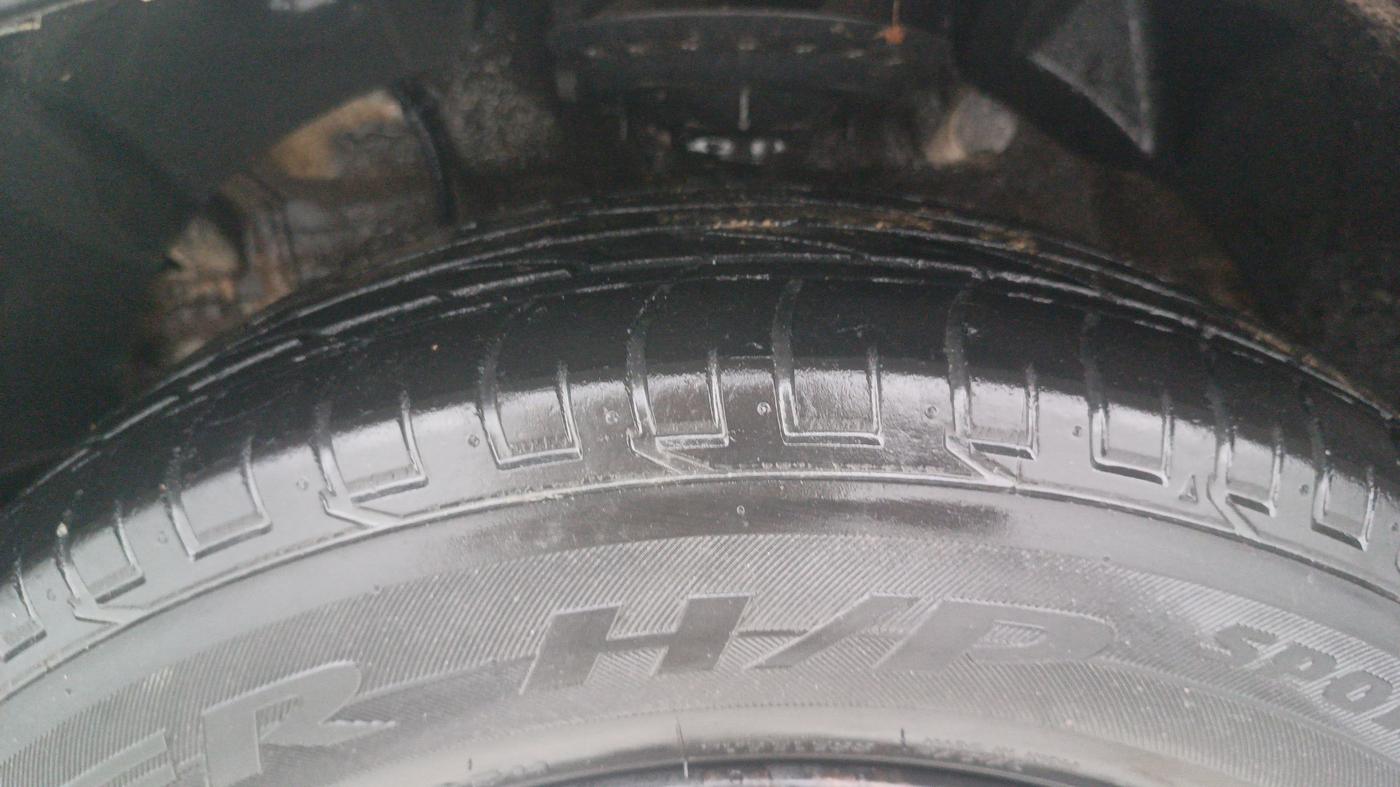 2021 Mahindra XUV300 W6 1.2 PETROL, Petrol, Manual, 51,283 km, Left Front Tyre Tread