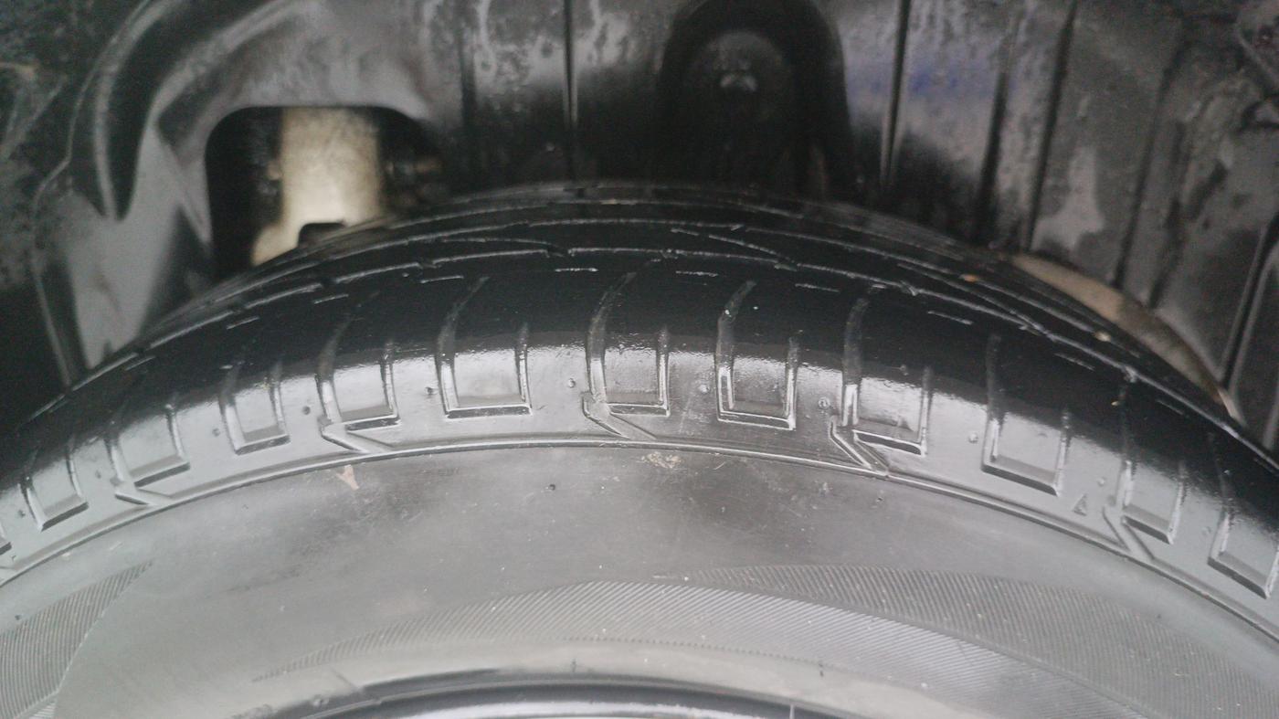 2021 Mahindra XUV300 W6 1.2 PETROL, Petrol, Manual, 51,283 km, Left Rear Tyre Tread