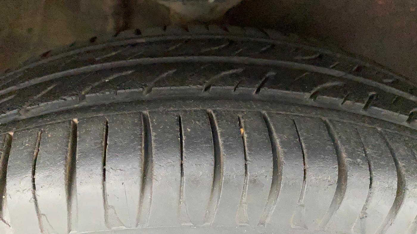 2010 Maruti Alto K10 VXI, Petrol, Manual, 63,129 km, Right Front Tyre Tread