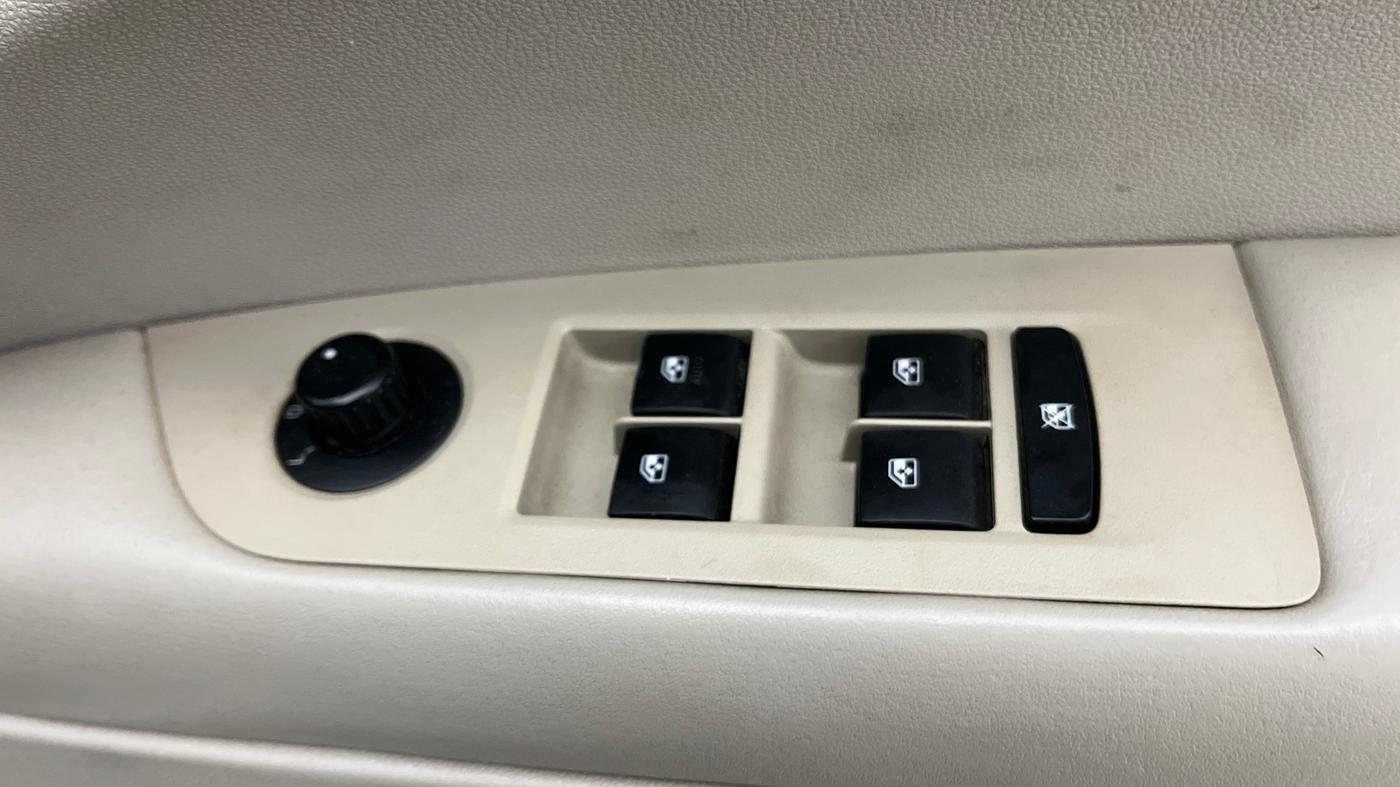 2021 Mahindra MARAZZO M 6 + 7 STR, Diesel, Manual, 79,760 km, Driver Side Door Panels Control