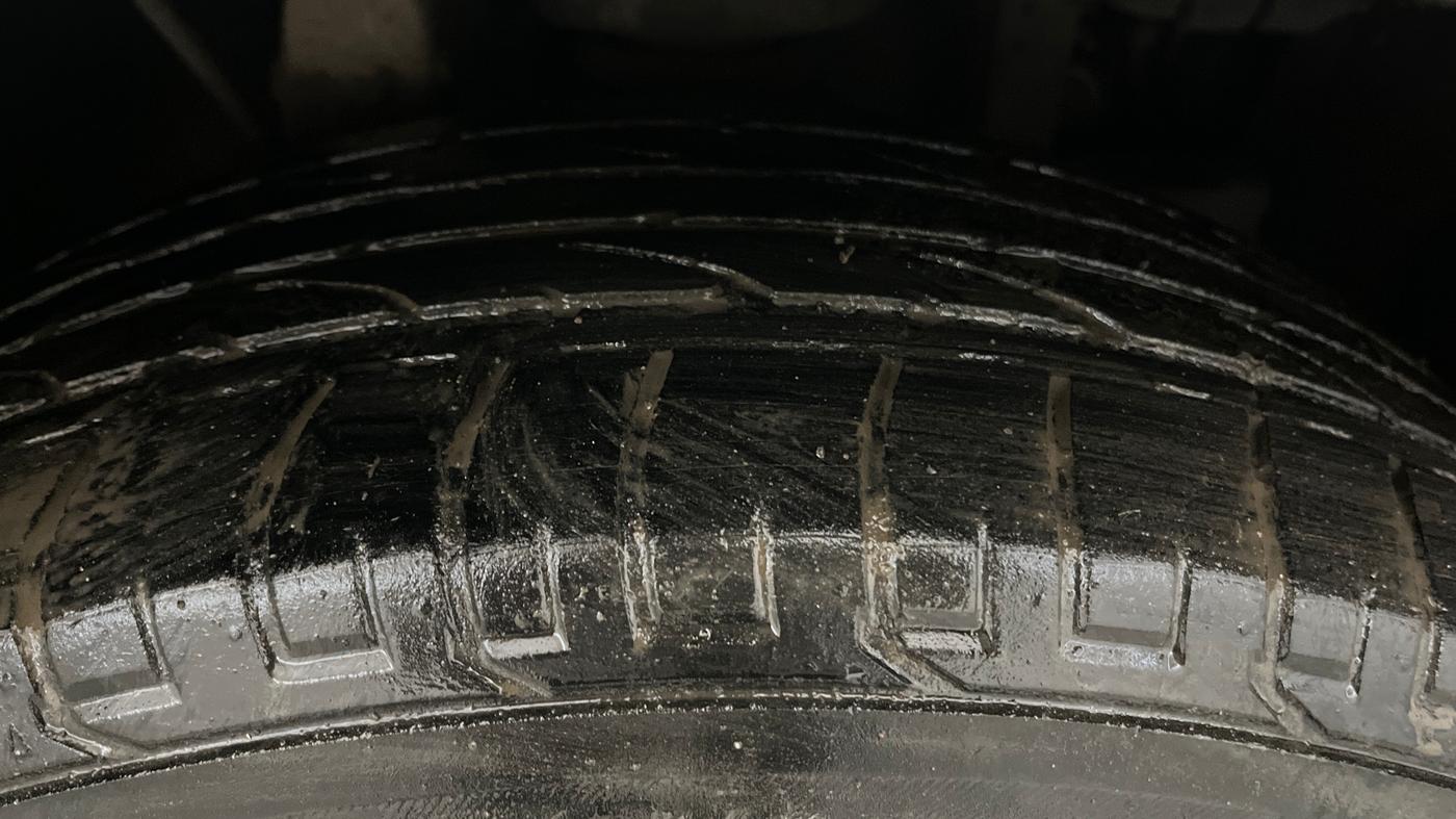 2021 Mahindra MARAZZO M 6 + 7 STR, Diesel, Manual, 79,760 km, Right Front Tyre Tread