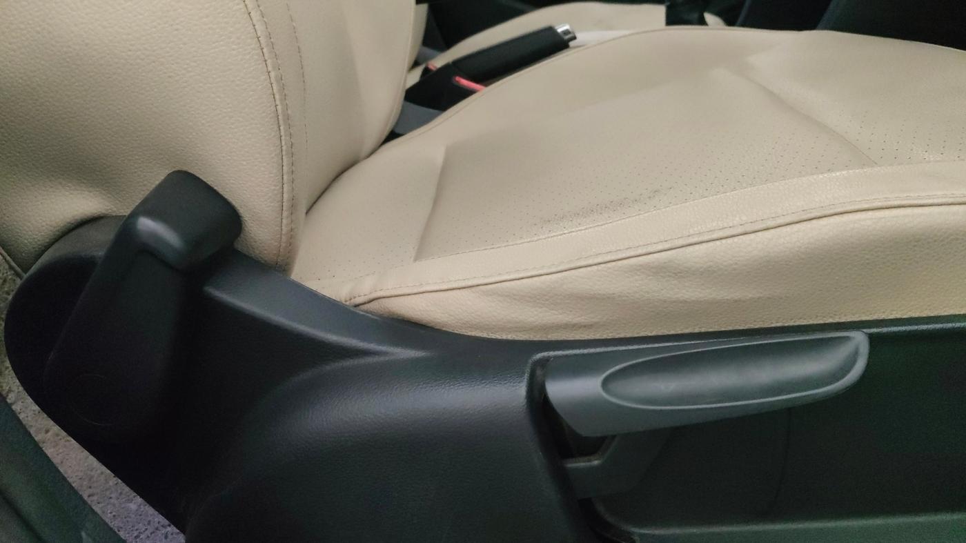 2018 Skoda Rapid STYLE 1.5 TDI, Diesel, Manual, 1,02,729 km, Driver Side Adjustment Panel