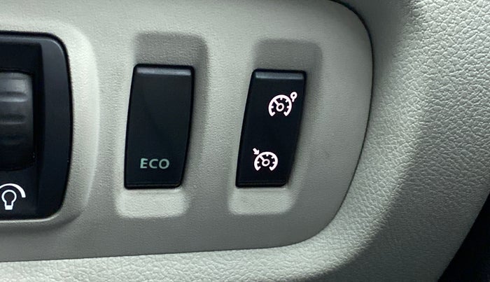 2018 Renault Captur RXT Diesel Dual Tone, Diesel, Manual, 56,810 km, Adaptive Cruise Control