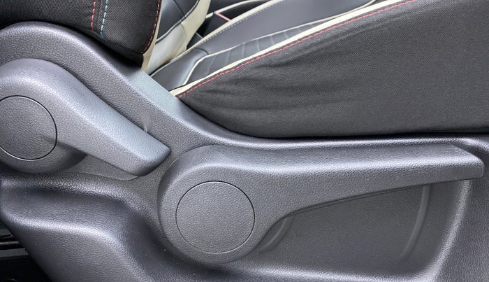 2018 Renault Captur RXT Diesel Dual Tone, Diesel, Manual, 56,810 km, Driver Side Adjustment Panel