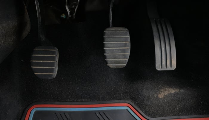 2018 Renault Captur RXT Diesel Dual Tone, Diesel, Manual, 56,810 km, Pedals