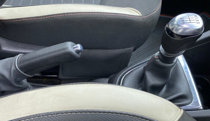 2018 Renault Captur RXT Diesel Dual Tone, Diesel, Manual, 56,810 km, Gear Lever