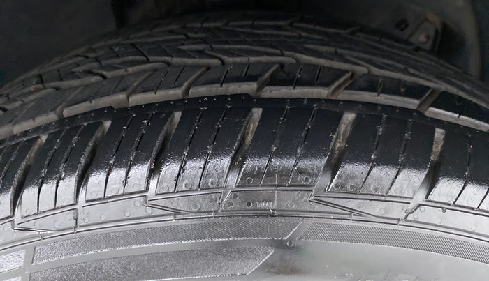 2018 Renault Captur RXT Diesel Dual Tone, Diesel, Manual, 56,810 km, Right Front Tyre Tread