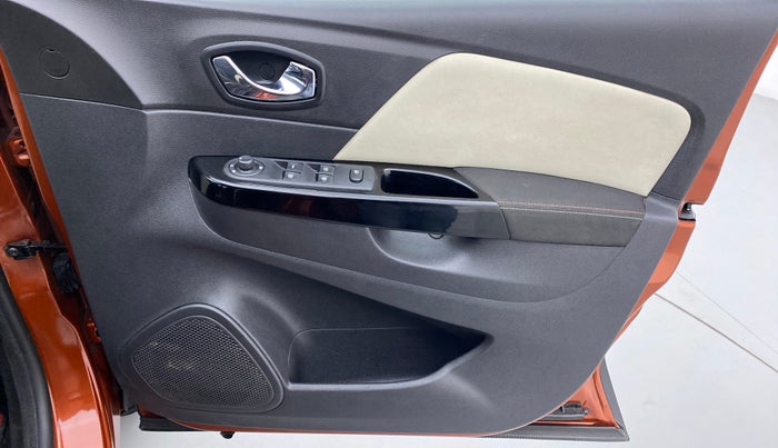 2018 Renault Captur RXT Diesel Dual Tone, Diesel, Manual, 56,810 km, Driver Side Door Panels Control