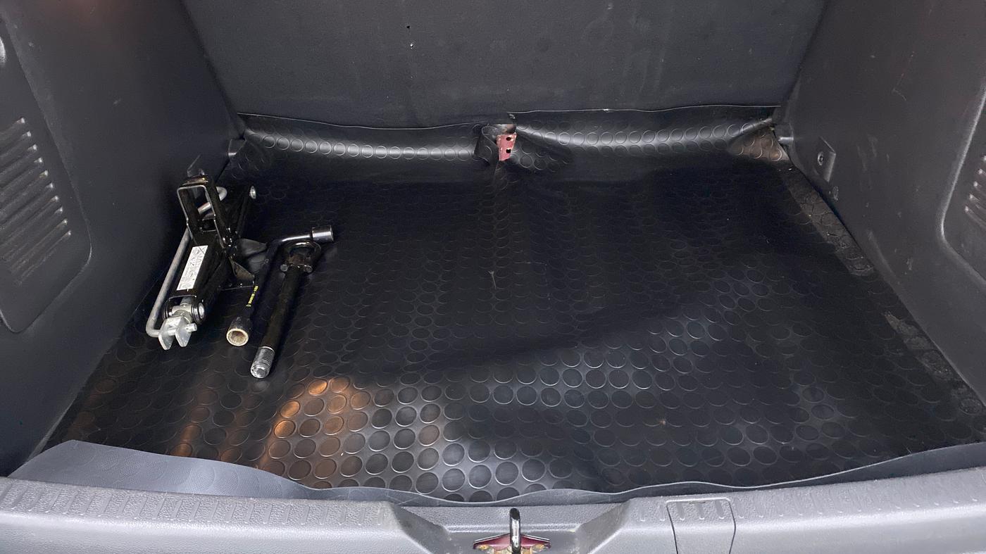 2018 Renault Captur RXT Diesel Dual Tone, Diesel, Manual, 56,810 km, Boot Inside