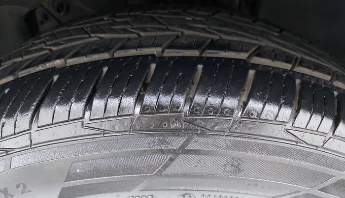 2018 Renault Captur RXT Diesel Dual Tone, Diesel, Manual, 56,810 km, Left Front Tyre Tread