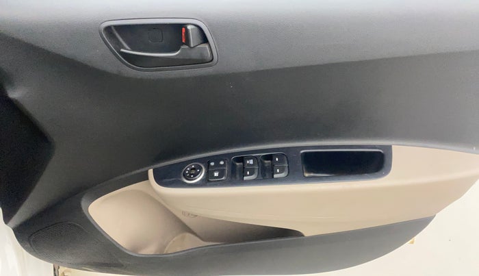 2017 Hyundai Grand i10 MAGNA AT 1.2 KAPPA VTVT, Petrol, Automatic, 17,014 km, Driver Side Door Panels Control