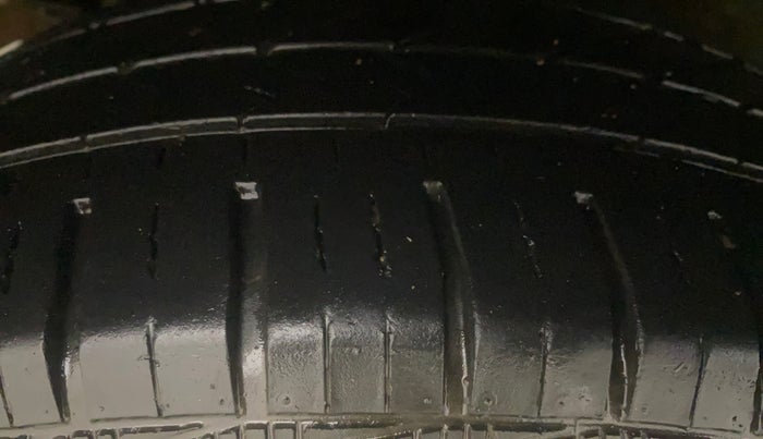 2017 Hyundai Grand i10 MAGNA AT 1.2 KAPPA VTVT, Petrol, Automatic, 17,014 km, Right Rear Tyre Tread