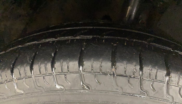 2019 Maruti Swift VDI AMT, Diesel, Automatic, 1,12,660 km, Right Front Tyre Tread