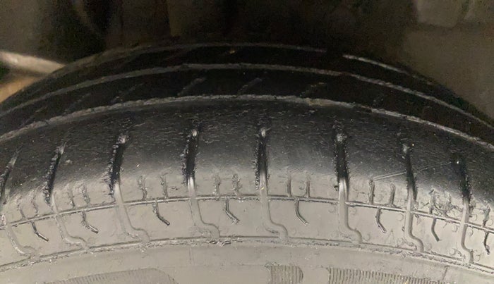 2019 Maruti Swift VDI AMT, Diesel, Automatic, 1,12,660 km, Right Rear Tyre Tread