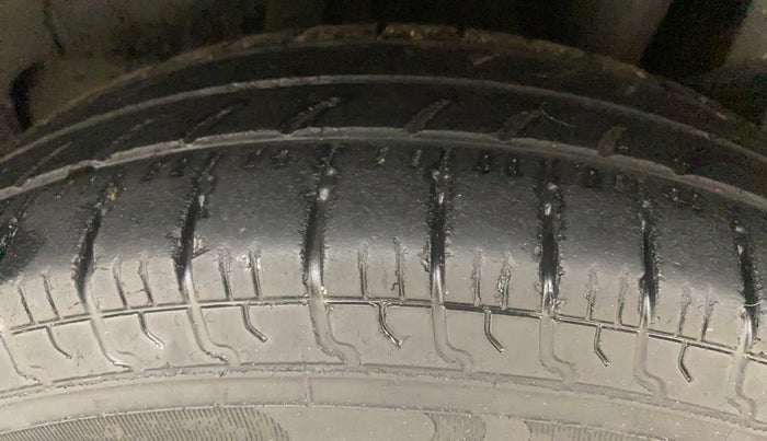 2019 Maruti Swift VDI AMT, Diesel, Automatic, 1,12,660 km, Left Rear Tyre Tread