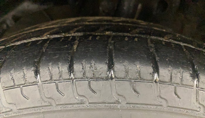 2019 Maruti Swift VDI AMT, Diesel, Automatic, 1,12,660 km, Left Front Tyre Tread