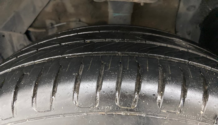 2017 Maruti Vitara Brezza ZDI, Diesel, Manual, 64,285 km, Left Front Tyre Tread