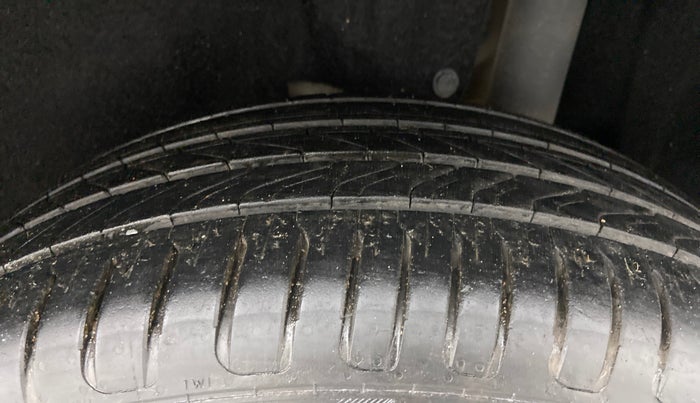 2017 Maruti Vitara Brezza ZDI, Diesel, Manual, 64,285 km, Left Rear Tyre Tread