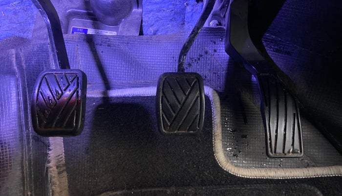 2017 Maruti Vitara Brezza ZDI, Diesel, Manual, 64,285 km, Pedals