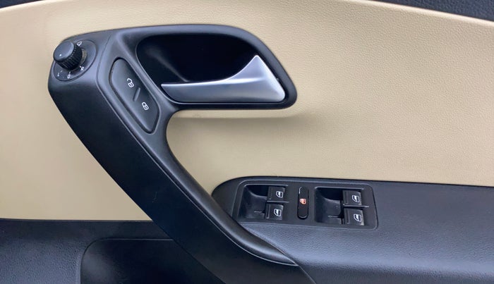 2016 Volkswagen Ameo HIGHLINE1.2L, Petrol, Manual, 50,541 km, Driver Side Door Panels Control