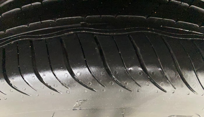 2016 Volkswagen Ameo HIGHLINE1.2L, Petrol, Manual, 50,541 km, Left Rear Tyre Tread