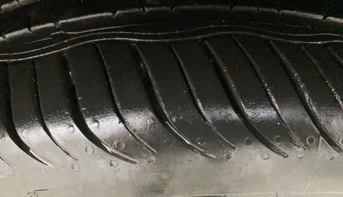 2016 Volkswagen Ameo HIGHLINE1.2L, Petrol, Manual, 50,541 km, Right Front Tyre Tread