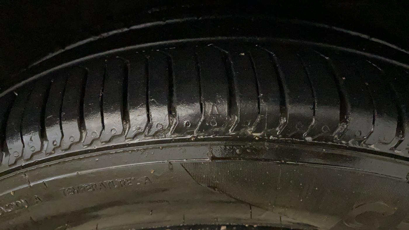 2019 Maruti XL6 ALPHA AT, Petrol, Automatic, 72,585 km, Right Front Tyre Tread