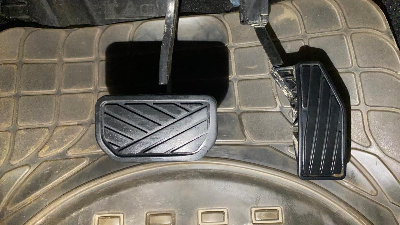 2019 Maruti XL6 ALPHA AT, Petrol, Automatic, 72,585 km, Pedals