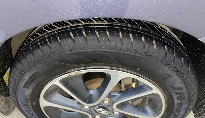 2017 Hyundai Grand i10 ASTA 1.2 KAPPA VTVT, CNG, Manual, 38,264 km, Right Front Tyre Tread