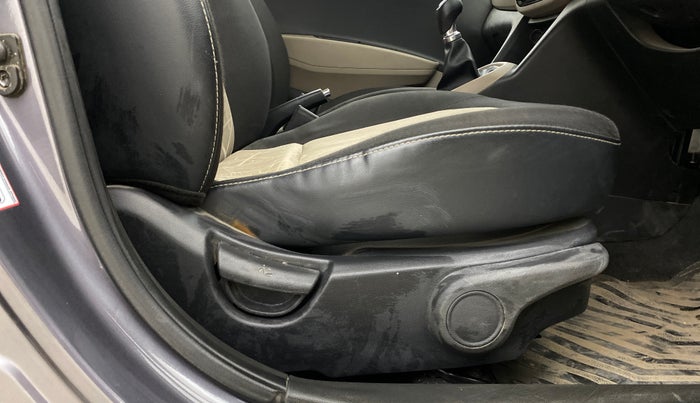 2017 Hyundai Grand i10 ASTA 1.2 KAPPA VTVT, CNG, Manual, 38,264 km, Driver Side Adjustment Panel