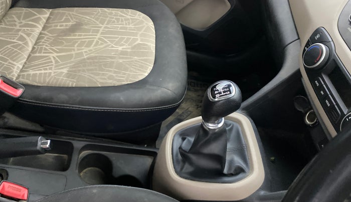 2017 Hyundai Grand i10 ASTA 1.2 KAPPA VTVT, CNG, Manual, 38,264 km, Gear Lever