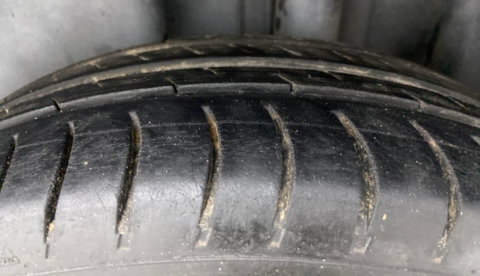 2012 Volkswagen Vento TRENDLINE PETROL, Petrol, Manual, 76,176 km, Left Rear Tyre Tread