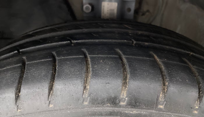 2012 Volkswagen Vento TRENDLINE PETROL, Petrol, Manual, 76,176 km, Left Front Tyre Tread