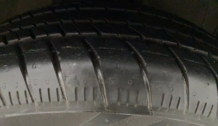 2014 Maruti Celerio VXI AMT, Petrol, Automatic, 16,690 km, Left Rear Tyre Tread
