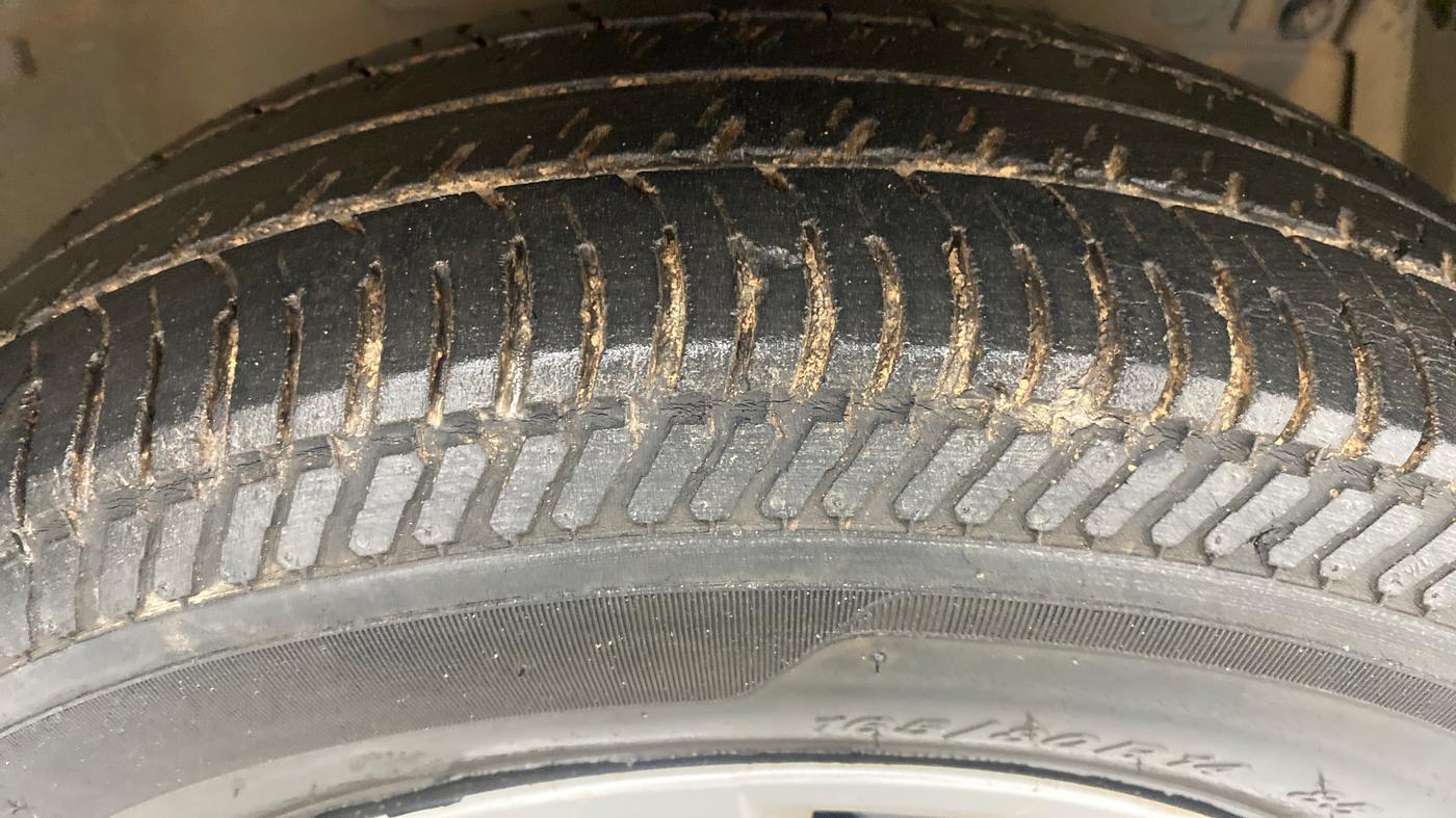 2013 Maruti Swift Dzire VXI, Petrol, Manual, 56,850 km, Right Front Tyre Tread