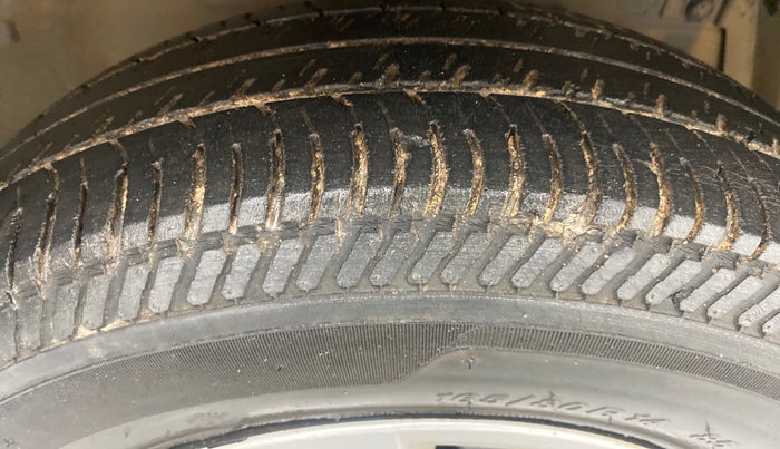 2013 Maruti Swift Dzire VXI, Petrol, Manual, 56,850 km, Right Front Tyre Tread